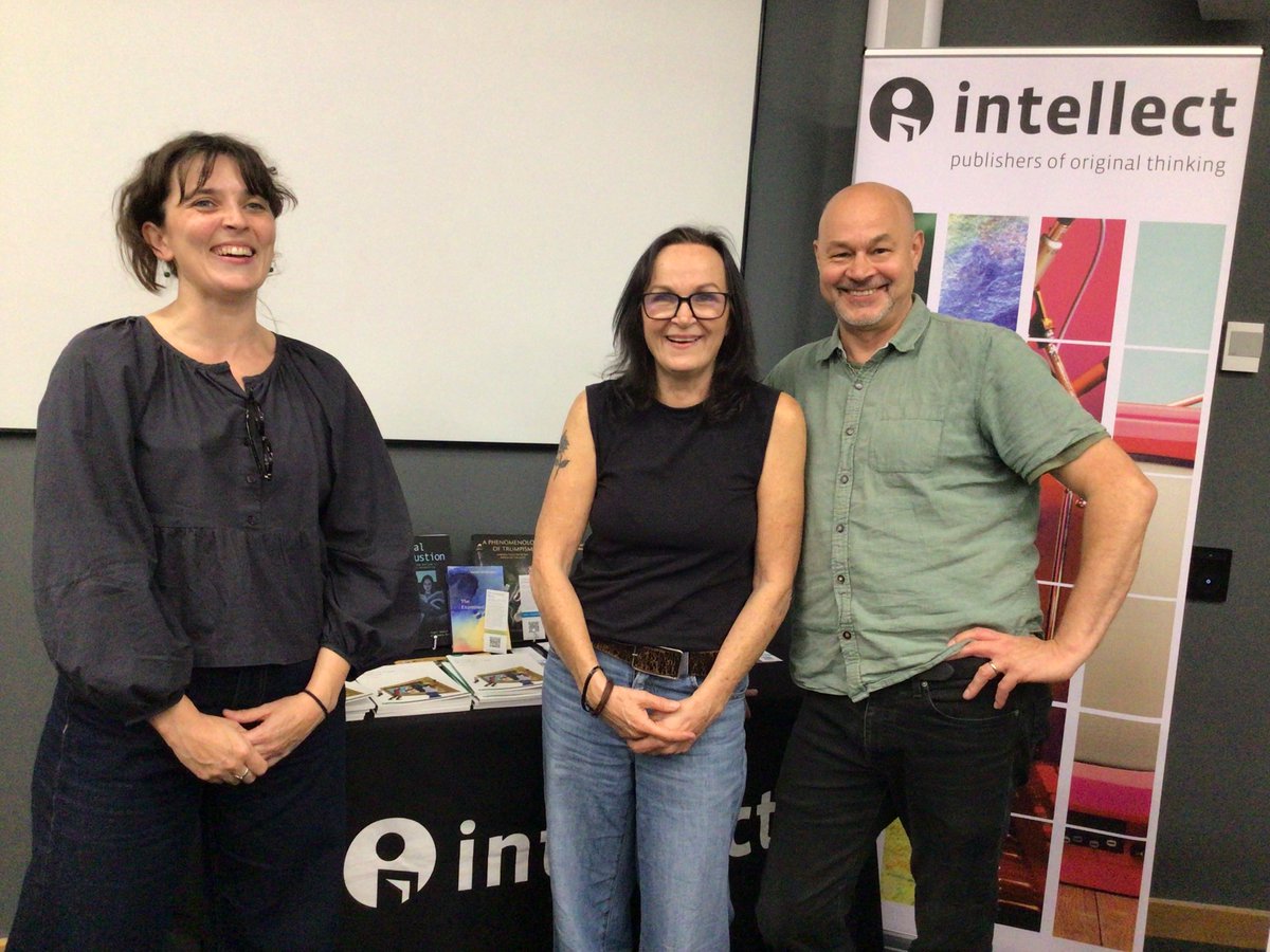 J_ClassCulture's tweet photo. Our 4th conference organised by @UniofHerts &amp; Uni of west of England,supported by @Intellect. Papers presented by w/c academics to room full of w/c academics &amp; activists. World looks very different when viewed through the lens of class -big thanks 2 @DrCEJohnston &amp; Millie helsing https://t.co/4tmRJNdD4f