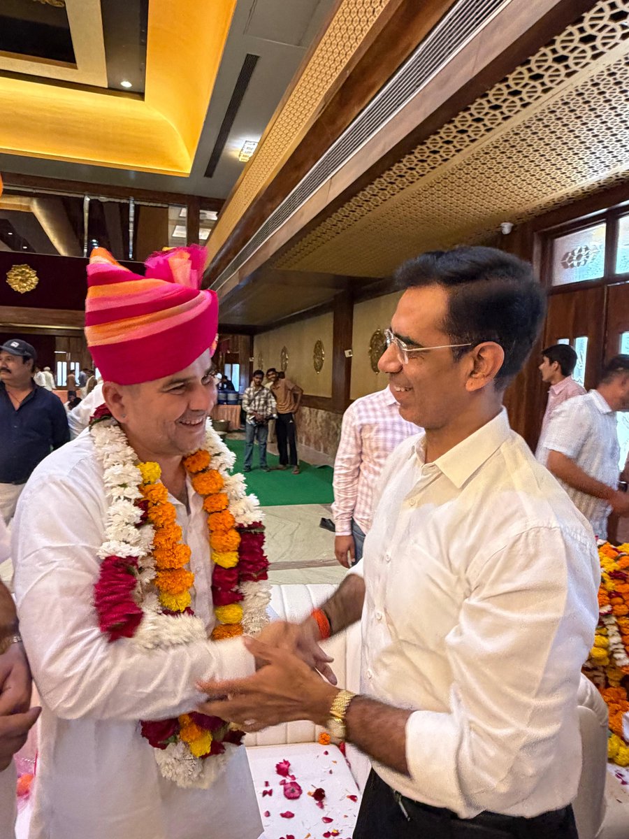 ashokpatel__'s tweet photo. आज जोधपुर के डाली बाई चौराहा स्थित अमृतम पैलेस में जोधपुर नगर निगम वार्ड संख्या 9 से पार्षद श्री संजय बिश्नोई जी द्वारा आयोजित आभार एवं धन्यवाद सभा में सहभागिता की। https://t.co/5dlK2mUqro