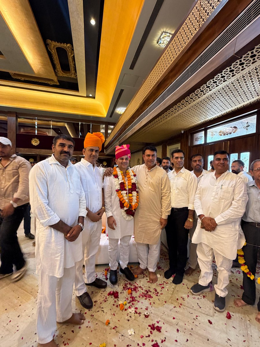 ashokpatel__'s tweet photo. आज जोधपुर के डाली बाई चौराहा स्थित अमृतम पैलेस में जोधपुर नगर निगम वार्ड संख्या 9 से पार्षद श्री संजय बिश्नोई जी द्वारा आयोजित आभार एवं धन्यवाद सभा में सहभागिता की। https://t.co/5dlK2mUqro
