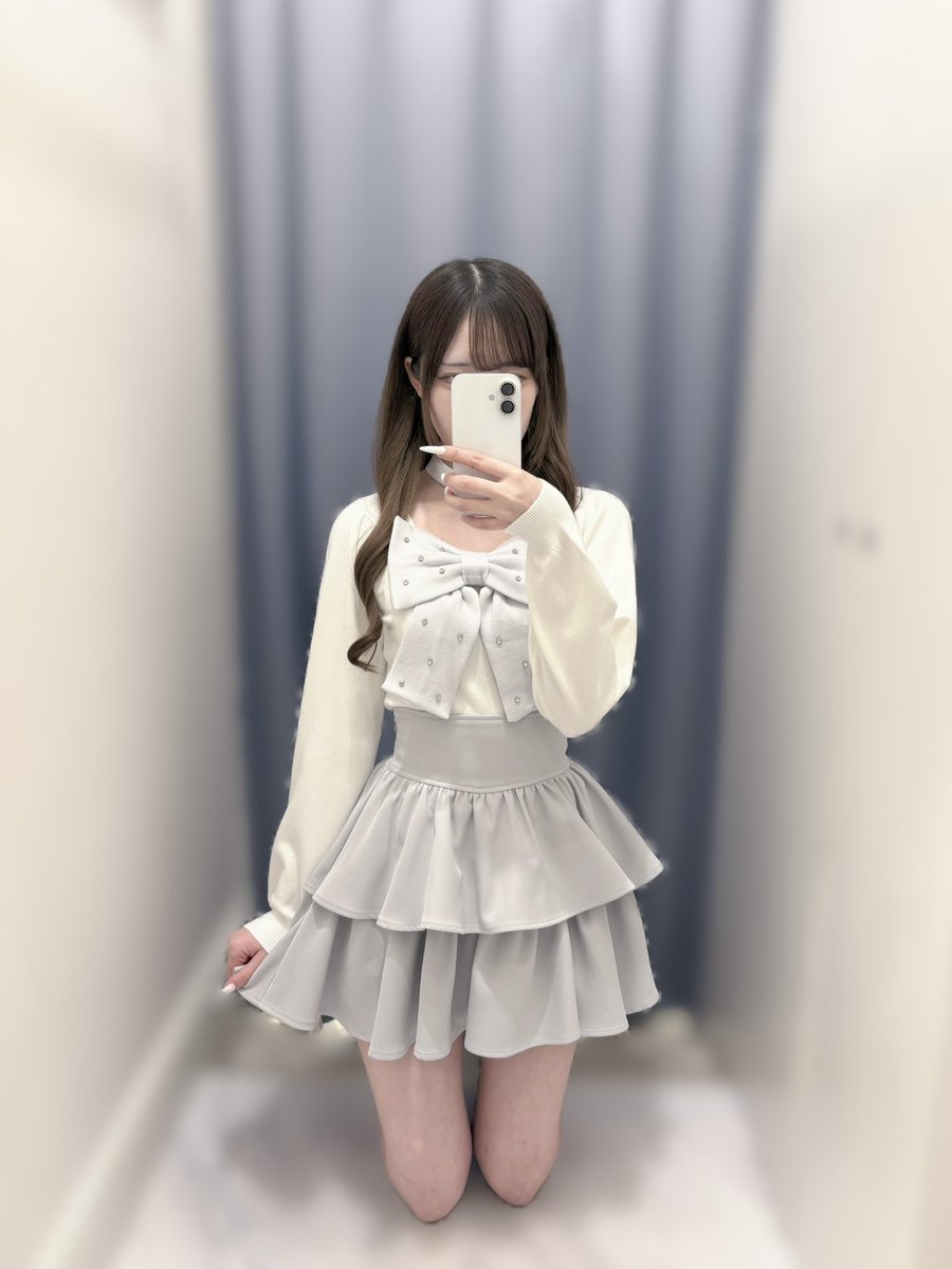 evelyn_tokyo's tweet photo. 池袋店♡

先行販売item...❤︎

。+♡・。♡・。+♡・。♡・

    #リボンチョーカーニット
       price ♡ ¥6,900

。+♡・。♡・。+♡・。♡・

キラキラビジューが可愛いニット🪄⋆˙⟡
池袋店本日より先行販売しております♡

是非店頭でご覧下さいませ💭⸒⸒

staff♡160cm/骨格ウェーブ https://t.co/0kLmW20eir