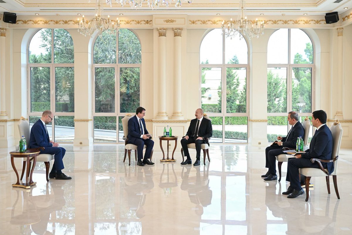 YAP_1992's tweet photo. Azərbaycanla Avstriya arasında diplomatik münasibətlər qurulduqdan bəri qarşılıqlı hörmətə əsaslanan əlaqələrimiz inkişaf edir

Prezident İlham Əliyev Avstriyanın Azərbaycanda yeni təyin olunmuş səfirini qəbul edib.

https://t.co/1flRpMlgjy https://t.co/65iTWrDrpW