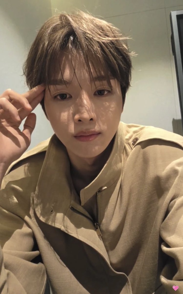 mepuppieyou's tweet photo. ซองชานมาไลฟ์ หล่อๆเลยคับ https://t.co/ClQFGmnMzA