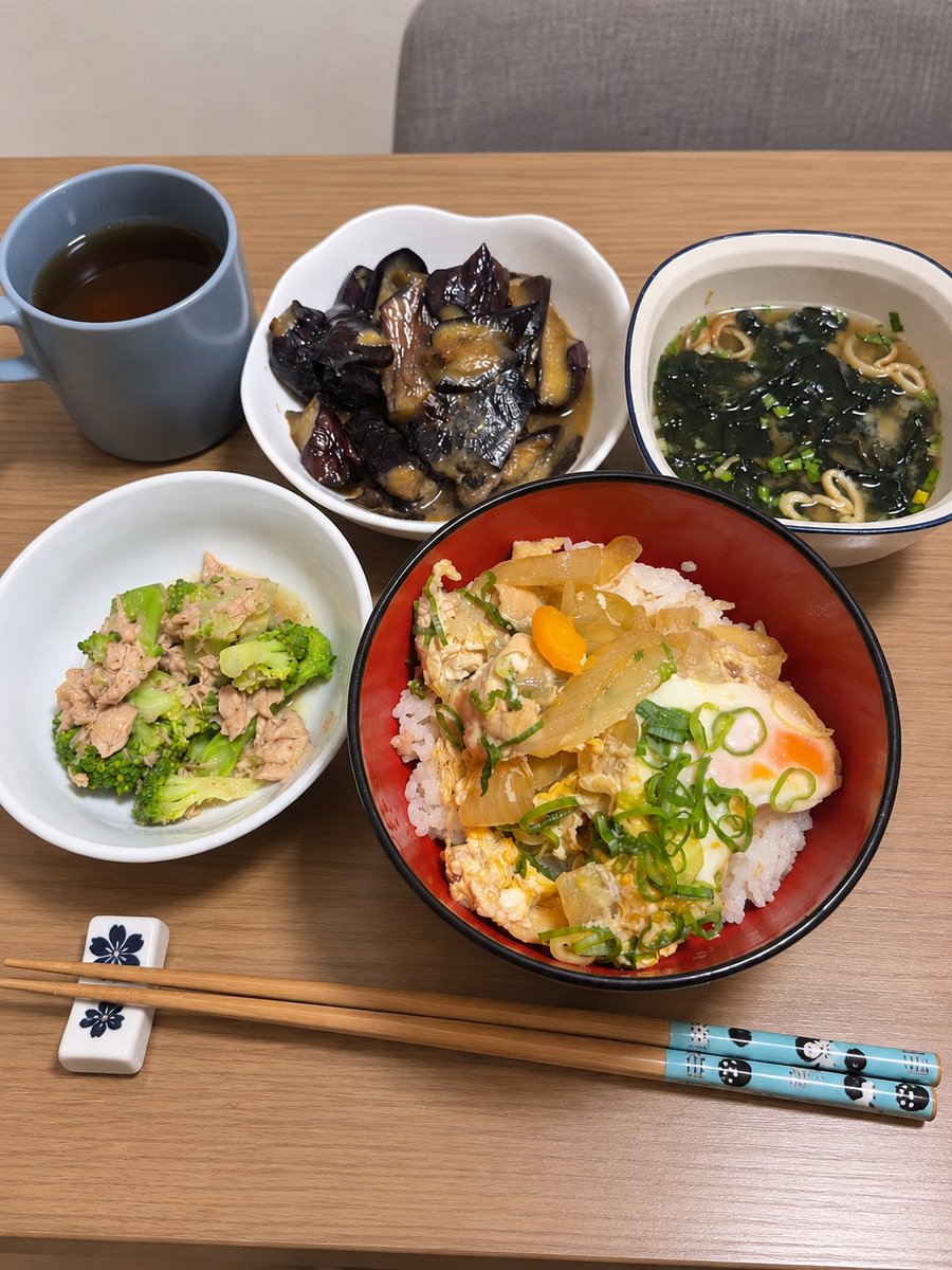 MK69HINA's tweet photo. 励ましの言葉頂けたら回復した😊
ありがとうございます🙇‍♀️

本日は久しぶりに3品も作れた💪
ナス田楽、親子丼、ツナとブロッコリーサラダ👍子供のころ、アニメ一休さんを見てたんだ！焦らな～い、焦らない。一休み一休みと。焦ってる訳でもないけど時差で女性ホルモンのバランスがね。 https://t.co/fMHWdzYrso