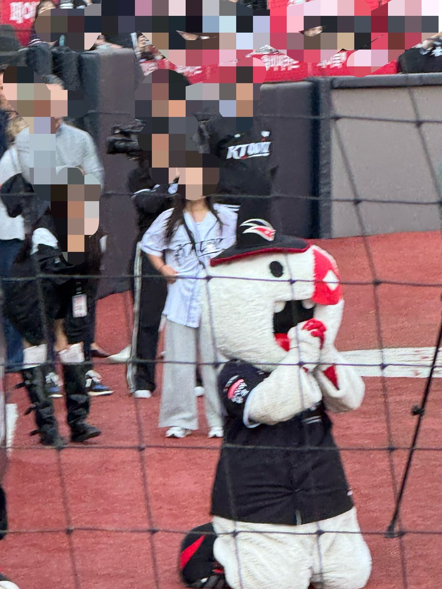 w1z3utof_'s tweet photo. 아까 우리 우승확정 안 났을때 또리 이만큼 기도함 ㅠㅠ https://t.co/qq0KKkRmeY