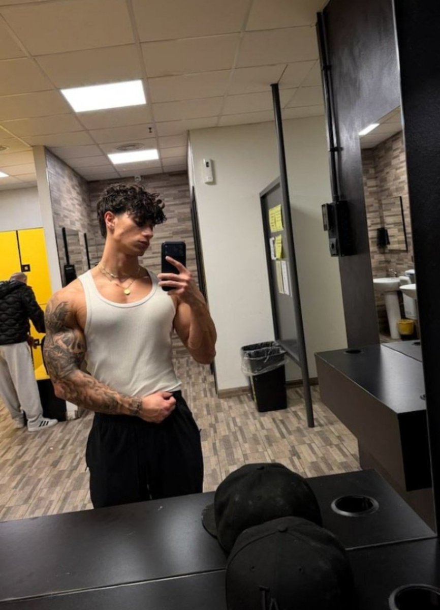 mattiahja's tweet photo. Master mattia always ready for a hot training sessions 👿🍆
DM for custom videos/sessions /🤑

#cashmaster #alphagod #cashsub #sessions #customvids https://t.co/LxXLc9eQYa