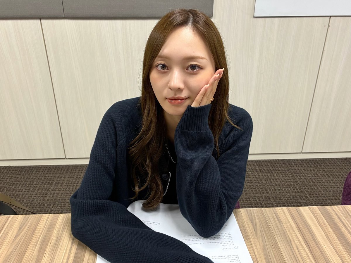 teamume2026's tweet photo. このあと19:30頃～、
モバイルファンクラブにて生配信を行います。💫

今回のテーマは「忘れられない出会い」と「人生の転機」。🥀
ぜひ一緒にお楽しみください。✨

▼モバイルファンクラブ
https://t.co/S5UxbsY6N7

#梅澤美波 👠 https://t.co/YTHSAoUce7