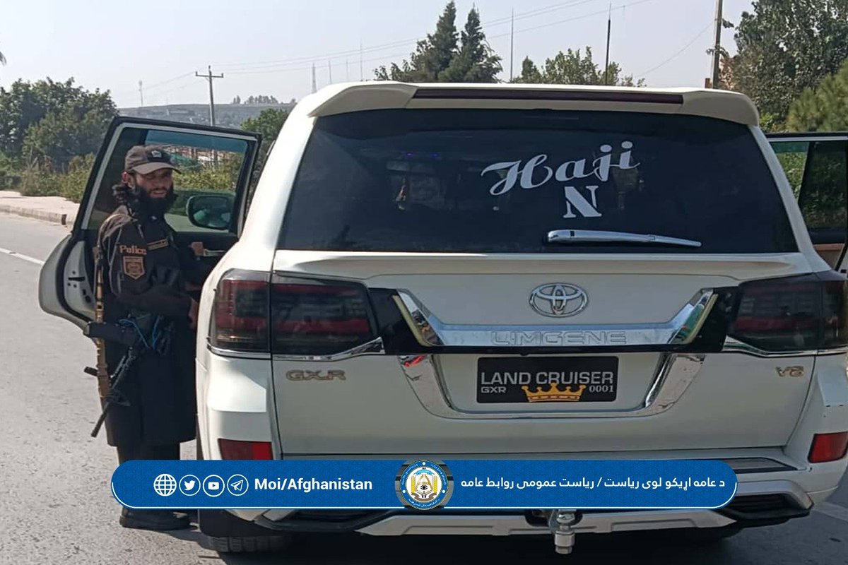 moiafghanistan's tweet photo. شیشه‌های سیاه ۲۱۵ عراده وسایط در ننگرهار پاک‌سازی شد

قوماندانی امنیه ننگرهار به منظور تأمین نظم شهری، جلوگیری از فعالیت‌های مشکوک و تطبیق قانون، کمپاین پاکسازی شیشه‌های سیاه موترها را آغاز نموده است.
این کمپاین ازسوی منسوبین دایاک آن قوماندانی در بخش‌های مختلف شهر جلال‌آباد ١/٢ https://t.co/HuYjGXXWeT