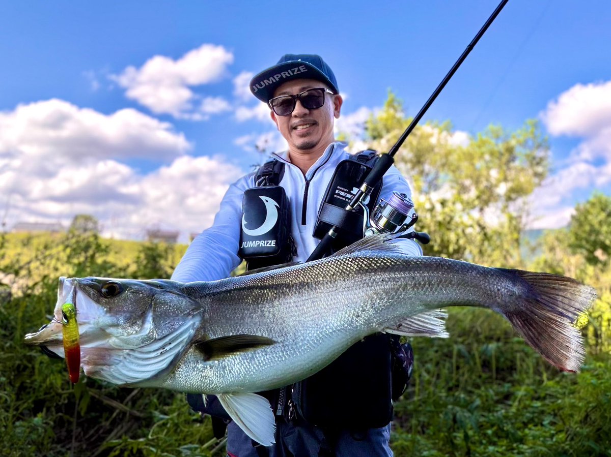 oka__chan's tweet photo. 食い過ぎシーバス。
#JUMPRIZE
#VARIVAS
#RBB
#studiocomposite
#gamakatu
#福井
#九頭竜川
#シーバス
#デイゲーム
#fishing
#PR https://t.co/YrPbcbGrNA