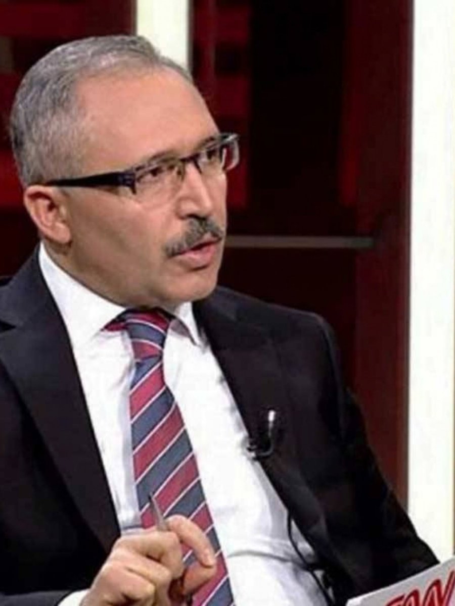 nedenttoldu's tweet photo. Abdulkadir Selvi'nin fon soruşturması hakkındaki "O paraları getirecekler başka bir yolu yok" yazısı X gündeminde:

"En büyük hatta en en büyük işlemi yapanların ise sayısının 50 civarında olduğu ifade ediliyor. Bunlar isim isim tespit edilmiş. 

Cumhurbaşkanı Erdoğan’ın 'O paraları getirecekler. Başka bir yolu yok' dediği bu kişiler. 

Yani 50 civarındaki büyük vurguncu. Bunlar yükselince satmışlar, düşünce almışlar. Son anda da çıkış yapıp paralarını kurtarmışlar." [Hürriyet]