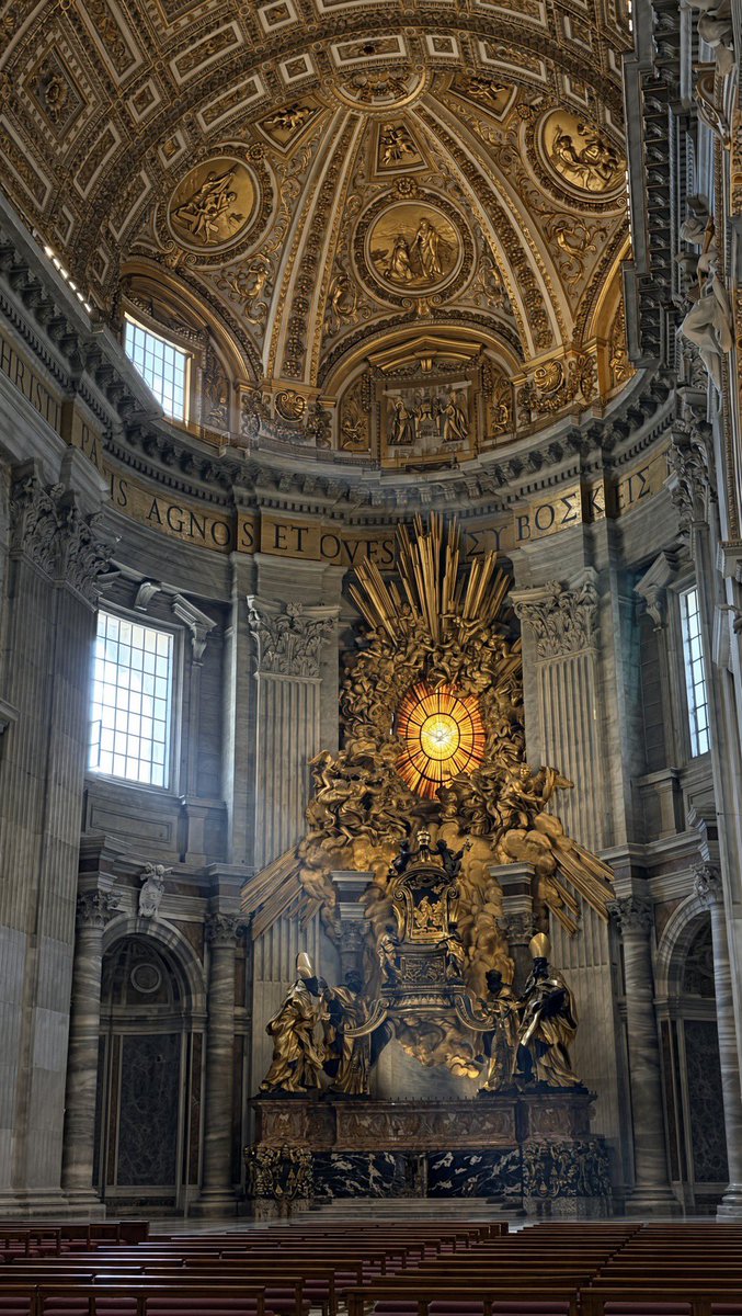 dingdingnaoa's tweet photo. 梵蒂冈的辉煌让所有教堂汗颜🏛️🎨🫡
#roma  #vaticano https://t.co/WdTZlu3BHV