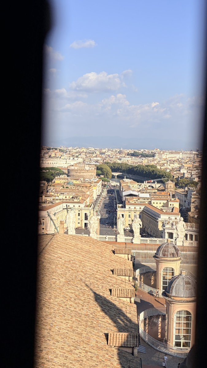 dingdingnaoa's tweet photo. 梵蒂冈的辉煌让所有教堂汗颜🏛️🎨🫡
#roma  #vaticano https://t.co/WdTZlu3BHV