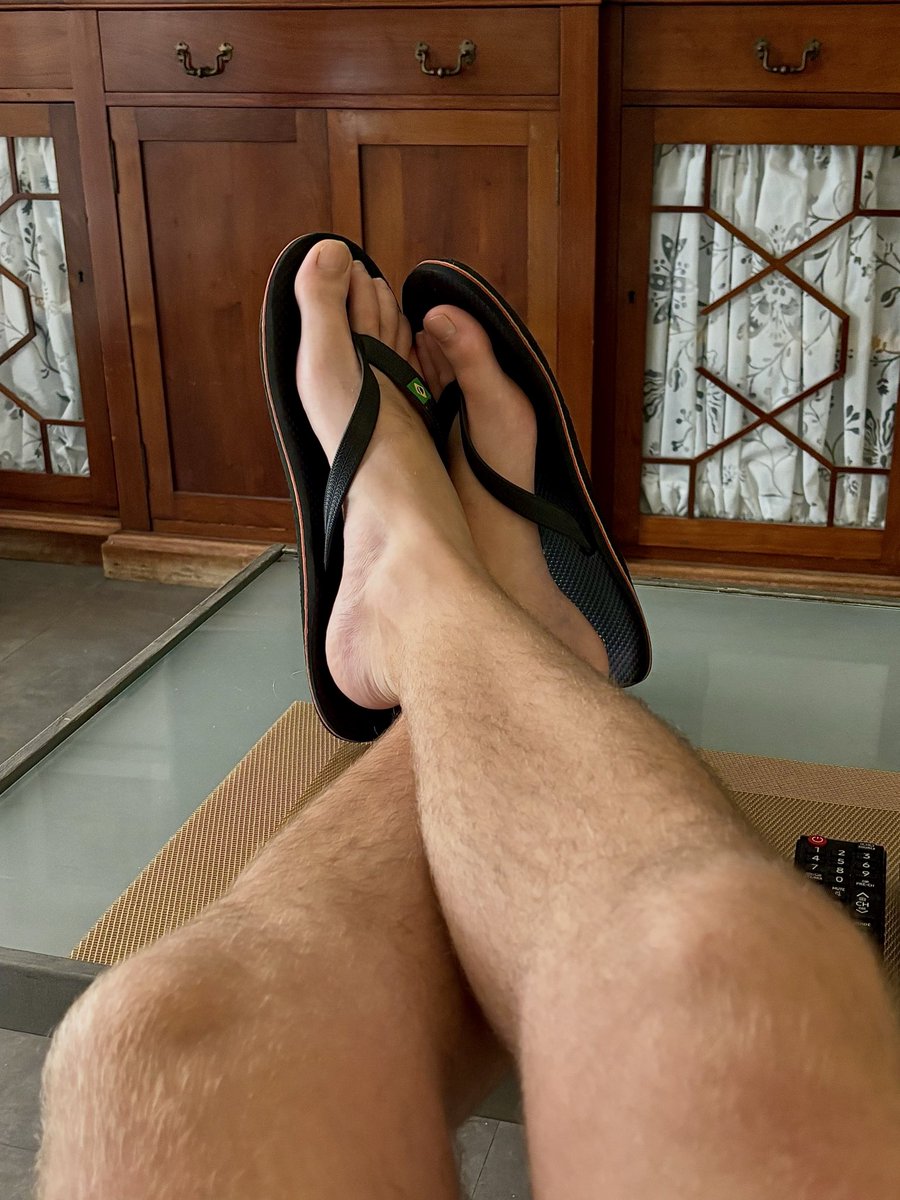 Jpelmaster's tweet photo. Kick back, relax, and let your wallet do the talking. Prove your loyalty with a tribute today. 💰#FootWorship #PayPig #FindomMale https://t.co/A6Q6TntwOm