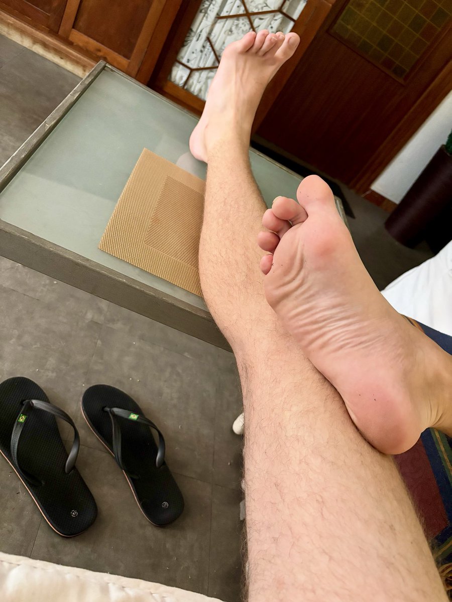 Jpelmaster's tweet photo. Kick back, relax, and let your wallet do the talking. Prove your loyalty with a tribute today. 💰#FootWorship #PayPig #FindomMale https://t.co/A6Q6TntwOm