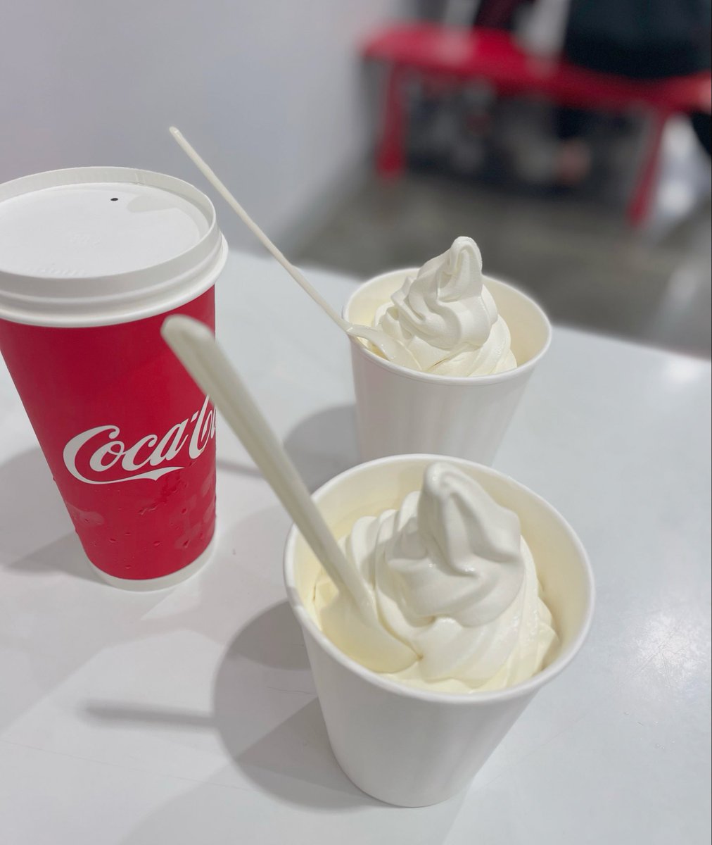 chocoradiusagi's tweet photo. コストコのアイス、ミルク感つよくておいしいし量ももちろん多いからよき https://t.co/zVyIIf80xO