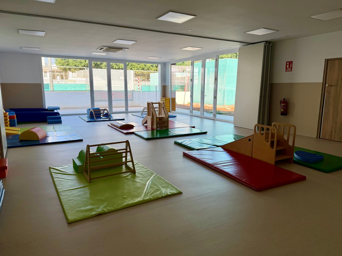goib's tweet photo. 🧸 L'ampliació de l'escoleta Can Cantó crea 67 noves places públiques de 0 a 3 anys a Eivissa.

🎯 El Govern ja gestiona directament 31 centres de primer cicle d'educació infantil, i reforça així un model que situa l'etapa com a prioritat estratègica.

🔗 https://t.co/CYvhAbL1YA https://t.co/vUbmiBD2wk
