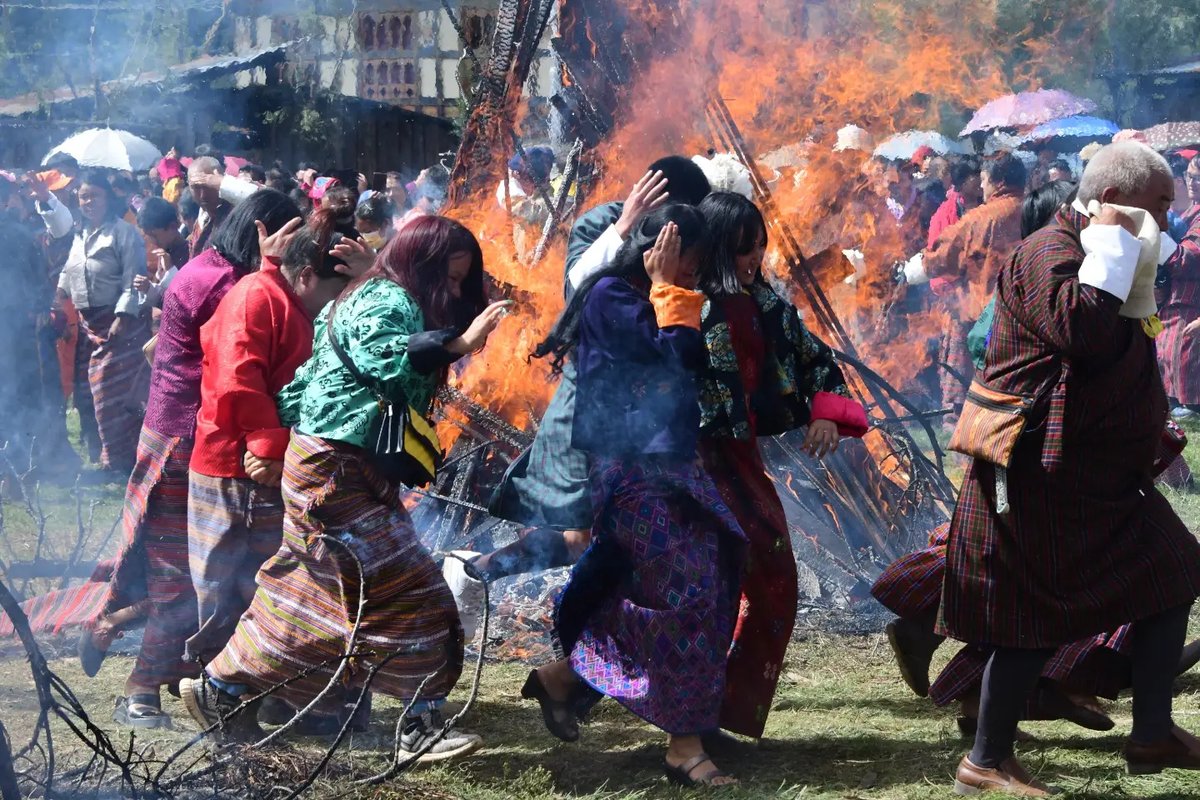 ROSSAANNAAA's tweet photo. Bhutan, Bhumtag Valley: Fire Blessing. Leaping through the sacred fire is believed to cleanse sins, dispel misfortune, and burn away negative energy and obstacles for the year ahead. https://t.co/S533ghnbJ5