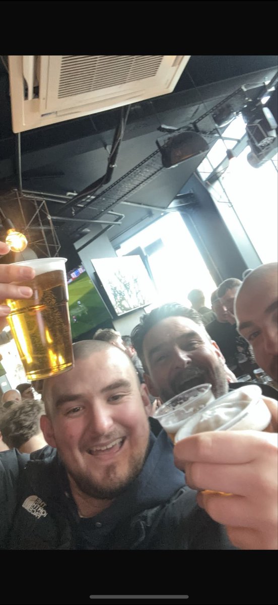 LeeSimmo73's tweet photo. Happy 28th birthday to my amazing son &amp; best mate @Will_Simpson98 A lifetime of ups and downs following them Blades. Thank me later. https://t.co/wY7y3tEG6r