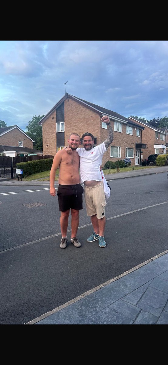 LeeSimmo73's tweet photo. Happy 28th birthday to my amazing son &amp; best mate @Will_Simpson98 A lifetime of ups and downs following them Blades. Thank me later. https://t.co/wY7y3tEG6r