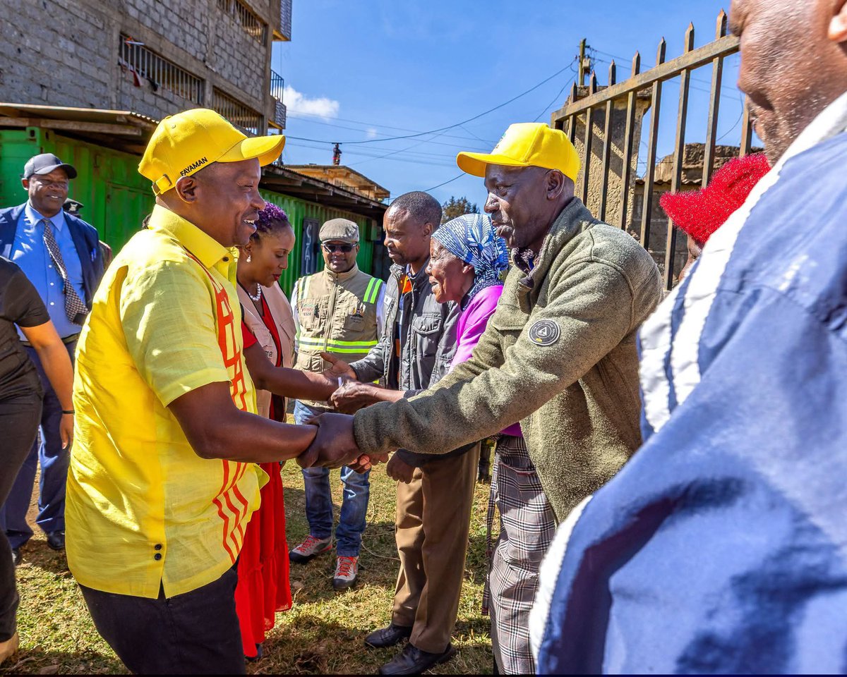 armstrong_says's tweet photo. The DP @_KithureKindiki  inspected the Nyambari ESP Market &amp; roads, and updated residents on President Ruto Administration projects.
Beyond the Ksh 200B Rironi-Mau Summit dual,Govt is tarmacking 1,656KM of roads in Kiambu at Ksh 152B. 368KM already complete. https://t.co/kmVc1LKwaK