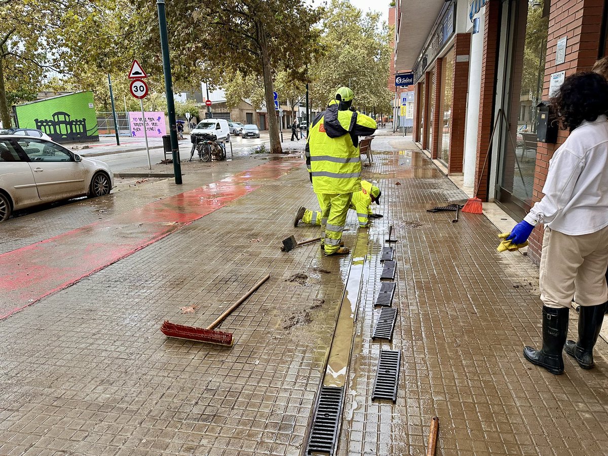 ajmalgrat's tweet photo. ⚠️𝗣𝗹𝗮 𝗲𝗺𝗲𝗿𝗴è𝗻𝗰𝗶𝗲𝘀 𝗽𝗲𝗿 𝗶𝗻𝘂𝗻𝗱𝗮𝗰𝗶𝗼𝗻𝘀 (𝗜𝗡𝗨𝗡𝗖𝗔𝗧)

🛠️La brigada municipal i els serveis de neteja treballen per recuperar la normalitat https://t.co/wlLpNrX4xd
