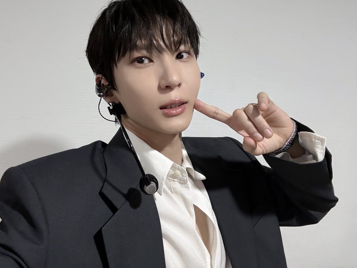 OfficialJTW_LEO's tweet photo. 💙💛🎂 https://t.co/xfBq8Lg8xz