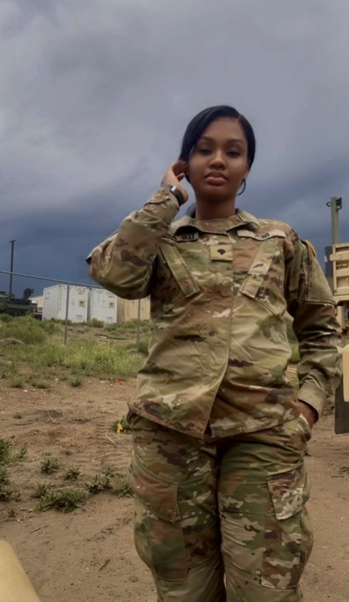 EmilySlanda's tweet photo. Monday mood. Keeping it moving. 💪
#MondayMood #ArmyStrong #Deployed #MilitaryLife #KeepGoing #OPSEC https://t.co/udIvjLcCVg