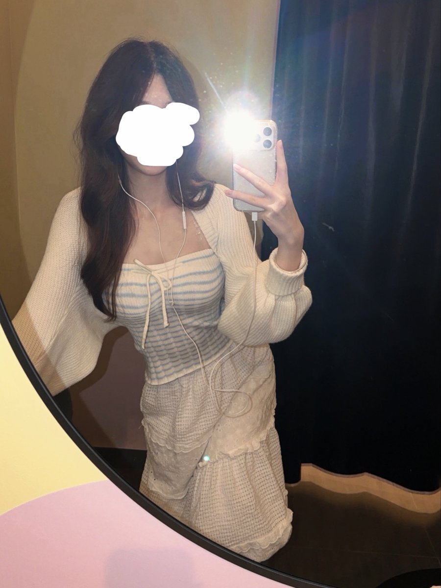 ooufishh's tweet photo. 谁敢相信这是我pdd20块钱买的衣服..好美萌
虽然感觉是我本人在强撑吧… https://t.co/TwTpMg6rJW