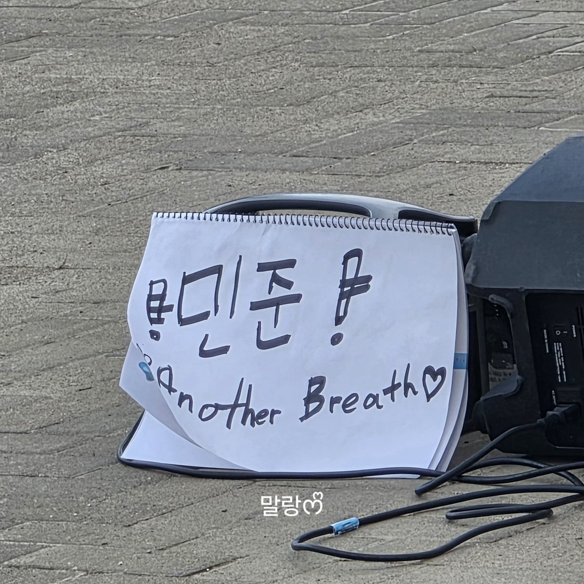 lovely_somS2's tweet photo. 민준 버스킹 공연 재미있었당!!
#나인아이 #NINEi #민준 #AnotherBreath https://t.co/JdvxAhIJgZ