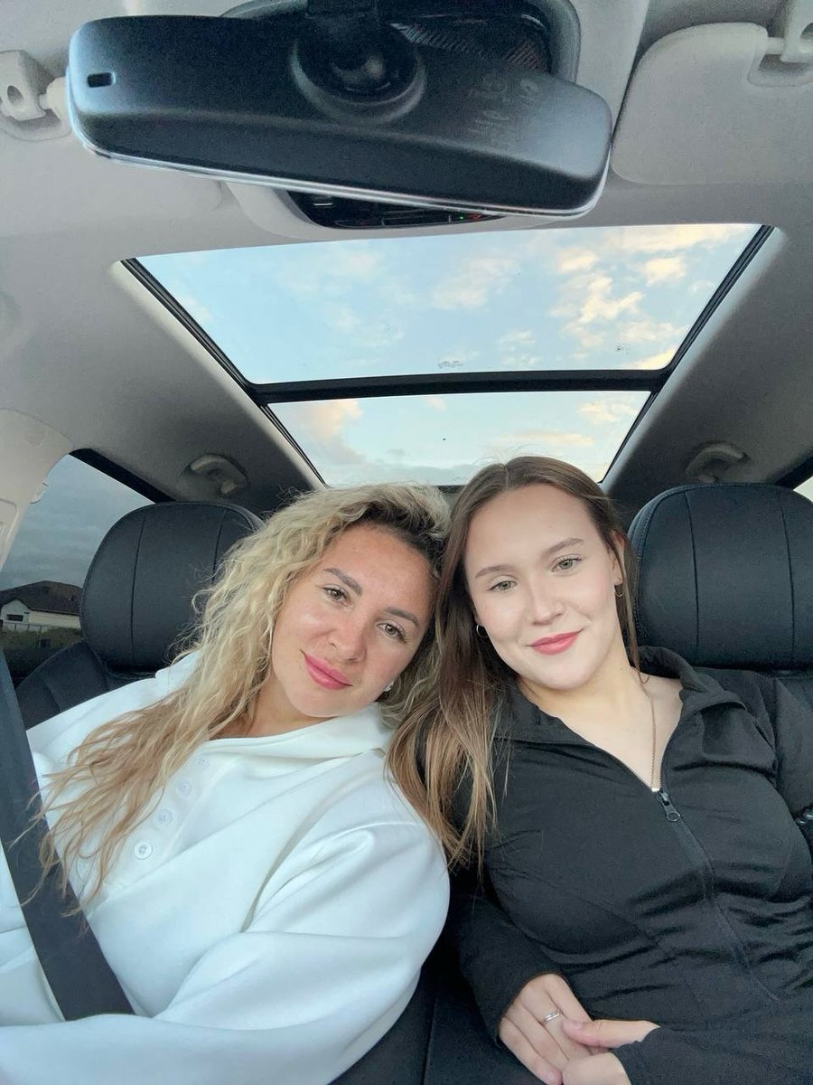 JudittRI's tweet photo. Моя юная, лунная. Вскружила голову, запутала. Дочь. https://t.co/eHuOvXTDYc