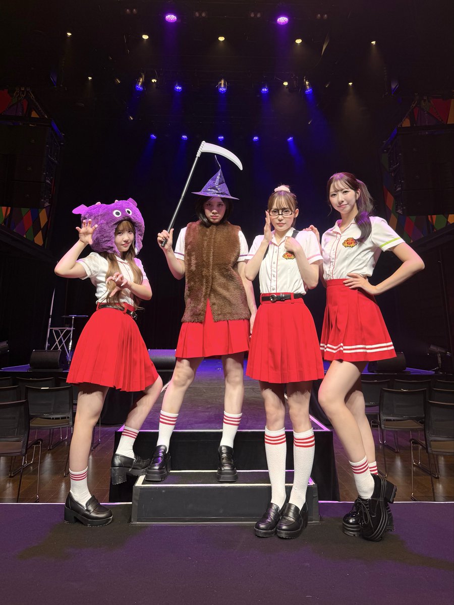 realromantic_x's tweet photo. [#リアロマ学級日誌📕]

〜After School Party Vol.3〜
『目指せパリコレ！
RIKKI先生のランウェイ･ウォーキングバトル！』

優勝チーム
"ダーク＆ゴシック･ファンタジーランウェイ"
とRIKKI先生とのキメキメショット📸

#RealRomantic #リアルロマンティック
#リアロマ_ASP3 https://t.co/jLTVpvBjUA