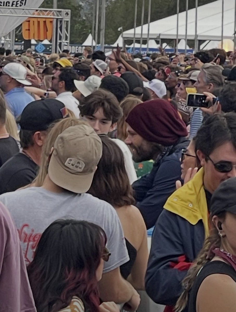 genpadbr's tweet photo. OI SUMIDA! 💌✨

Gen e Jared interagindo com fãs esse fim de semana no ACL Festival em Austin.

By Michelle Hastings no Facebook. https://t.co/xXMLlM2XKG
