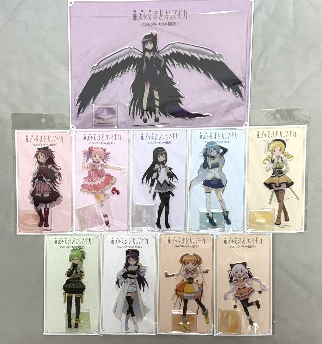 th_takemikaduti's tweet photo. 悪魔ほむらちゃんのアクスタ、でっかぁ❤️

ちょうど3人分の枠使ってるw https://t.co/Ri5mTQ3TKR