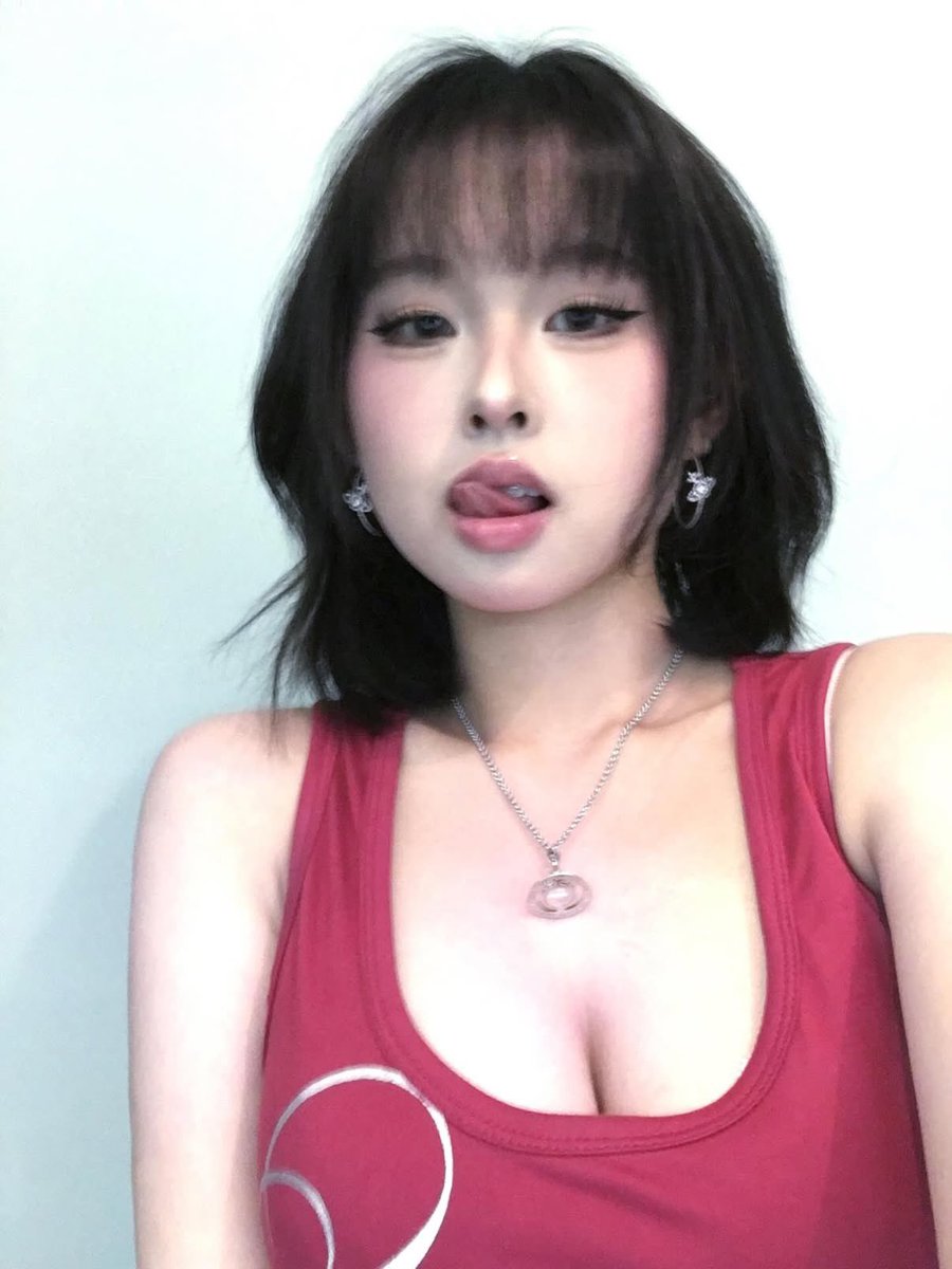 Swishzblpr's tweet photo. 想操這騷逼的嘴 https://t.co/8GJJe3mNL1