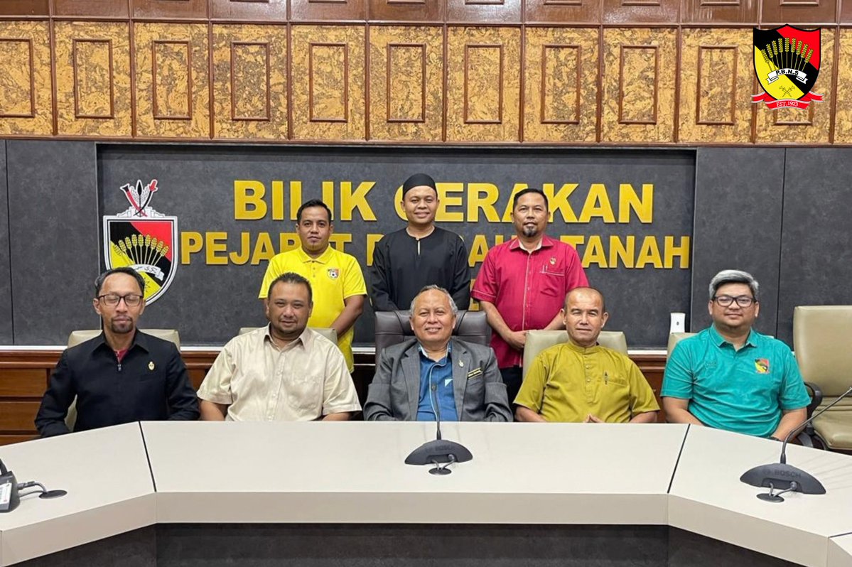 PBNS1923's tweet photo. PBNS mengalu-alukan komitmen pihak daerah dalam memperkukuhkan pembangunan sukan bola sepak di Jelebu dan berharap kerjasama ini dapat membuka ruang kepada lebih banyak inisiatif pembangunan bola sepak, khususnya di peringkat akar umbi.
#PBNS #HobinJangHobin https://t.co/B0RrIGxmUq
