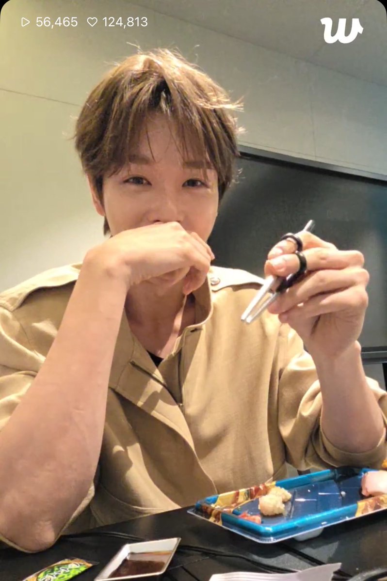 gemszip's tweet photo. พี่เมเนซื้อที่ฝึกใช้ตะเกียบให้อะ แล้วยังจะใช้ผิด ต้องถามบรีซว่าใช้ไง ㅠㅠ เอนดูคุณสุดหัวใจมาก https://t.co/iqfvZjfBY9