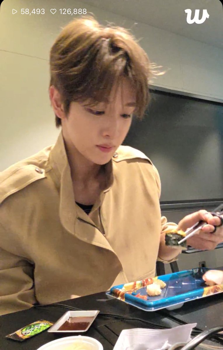 gemszip's tweet photo. พี่เมเนซื้อที่ฝึกใช้ตะเกียบให้อะ แล้วยังจะใช้ผิด ต้องถามบรีซว่าใช้ไง ㅠㅠ เอนดูคุณสุดหัวใจมาก https://t.co/iqfvZjfBY9