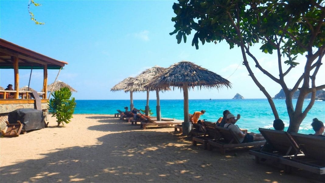 the_funkyturtle's tweet photo. Aow Leuk Bay, which means Deep Bay is named after both the depth of the water and the deep, concave shape of the bay. Considered to have one of the most beautiful beaches on the island. https://t.co/aivBgy3IF0 #beaches #AowLeuk #bays #kohtao #thailand #snorkel https://t.co/CZwqlcq240