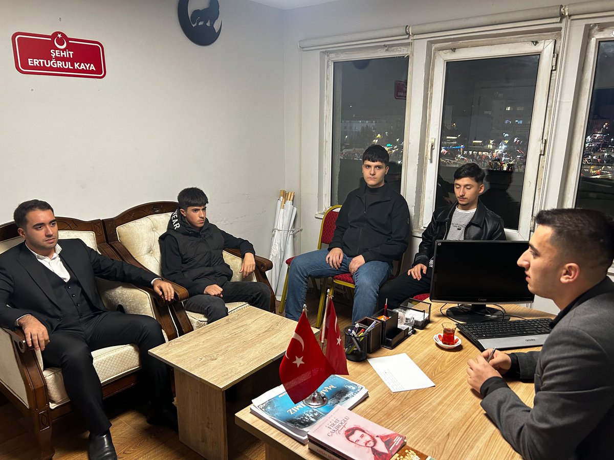 ortaogretimiuo's tweet photo. İstanbul Ülkü Ocakları İl Ortaöğretim Birimi olarak Bağcılar  Ülkü Ocaklarımızı ziyaret ederek ortaöğretim teşkilatımızla bir araya geldik. https://t.co/u0y15bLpc2
