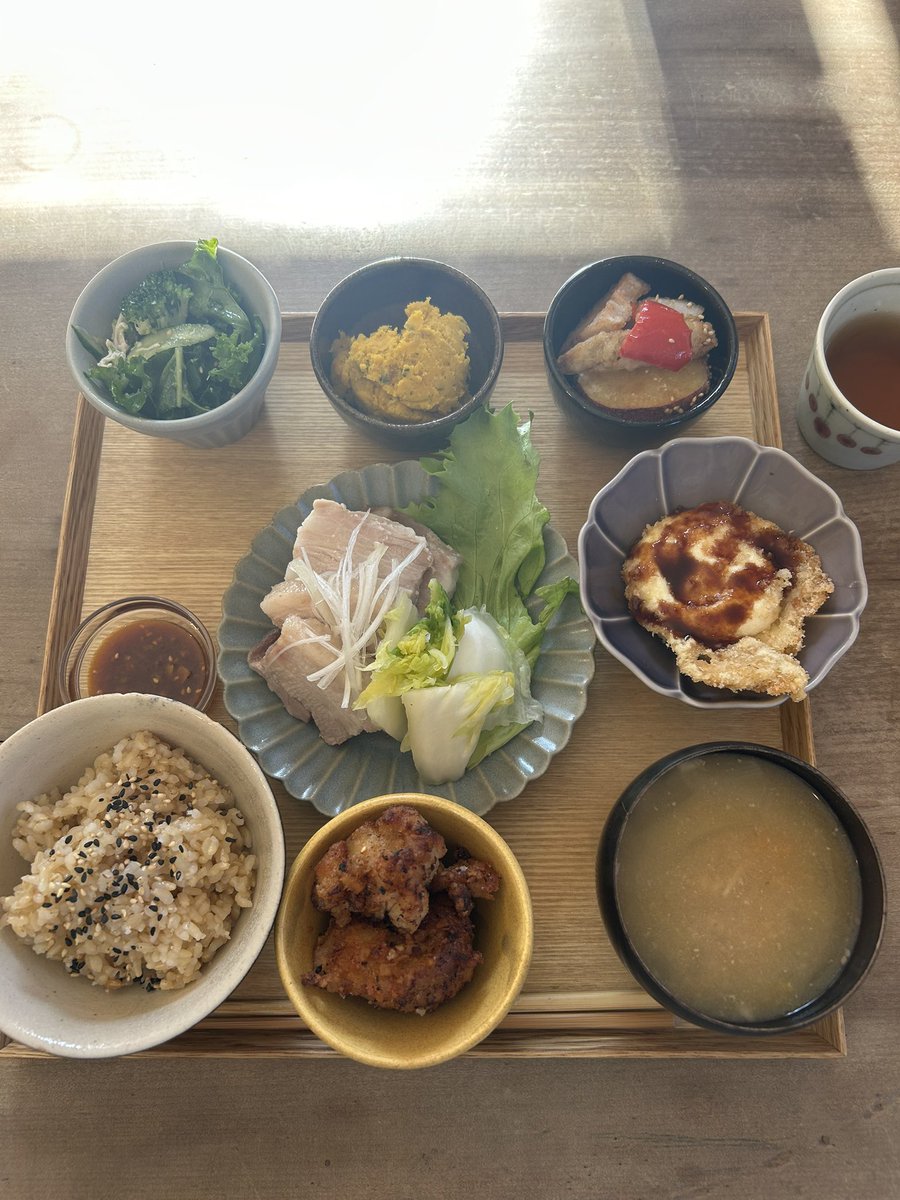 berry_in_gum's tweet photo. 神楽坂ってコメント多くて私も神楽坂大好き！！！神楽坂のおすすめ載せるので美味しいもの食べるついでに運気上げにいこ！！！！！🎶🍴🧋

❶kaguwa
❷vegetable base
❸DONISH COFFEE COMPANY
❹e-to https://t.co/o40aqj5EOp