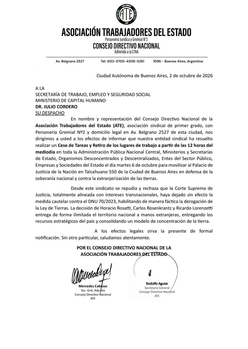 rodoaguiar's tweet photo. AHORA!!
ATE DEFINIÓ CESE DE TAREAS Y RETIRO DE LOS LUGARES DE TRABAJO MAÑANA AL MEDIODÍA PARA MARCHAR A LA CORTE SUPREMA!!

TENEMOS QUE PRESIONAR PORQUE NO LOS VOTÓ NADIE PERO QUIEREN GOBERNAR!!

Con este fallo que avala la extranjerización de las tierras DESTRUYERON LA DIVISIÓN DE PODERES y pasaron por encima del Congreso. El máximo tribunal ejerce VIOLENCIA INSTITUCIONAL porque vulnera la voluntad popular.
Se supone que debieran estar ahí para garantizarlos, pero están PISOTEANDO TODOS NUESTROS DERECHOS.
Este es el fallo más ENTREGUISTA de los últimos 150 años. Firmaron la entrega de todo el territorio nacional.
Les tenemos que poner un límite, porque hoy es la tierra, mañana va a ser el agua y VAN A TERMINAR REGALANDO LAS MALVINAS!!