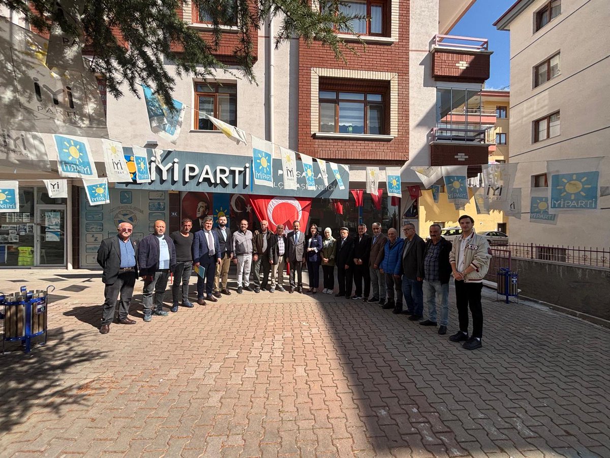 iyipartiankara's tweet photo. İl Başkanımız Sn. Dr. Yener Yıldırım başkanlığında Pursaklar İlçe Teşkilatımızı ziyaret ettik.

Pursaklar İlçe Başkanımız Sn. Cihanur Öncar’ın ve yönetiminin ev sahipliğinde gerçekleşen ziyarete; İl Teşkilat Başkanımız Sn. Mustafa Şenli, Hukuk İşlerinden Sorumlu İl Başkan Yardımcımız Sn. Sertaç Arslan ve İletişim ve Sosyal Medya Başkanımız Sn. Samet Emir Ertaş katılım sağladı.

Teşkilatımızla birlikte çalışmalarımızı ve hedeflerimizi istişare ederek yolumuza kararlılıkla devam ediyoruz.
Çok verimli bir parti içi çalışma gerçekleştirdik.

Topluma ahlakı, devlete liyakati yerleştirene kadar mücadeleye devam.

@MDervisogluTR 
@Ozturkdenizli 
@YenerYILDIRIM06 
@Mustafa__Senli 
@CihanurOncar 
@iyiparti 
@iyipartipursak
