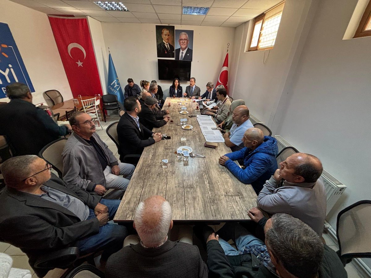 iyipartiankara's tweet photo. İl Başkanımız Sn. Dr. Yener Yıldırım başkanlığında Pursaklar İlçe Teşkilatımızı ziyaret ettik.

Pursaklar İlçe Başkanımız Sn. Cihanur Öncar’ın ve yönetiminin ev sahipliğinde gerçekleşen ziyarete; İl Teşkilat Başkanımız Sn. Mustafa Şenli, Hukuk İşlerinden Sorumlu İl Başkan Yardımcımız Sn. Sertaç Arslan ve İletişim ve Sosyal Medya Başkanımız Sn. Samet Emir Ertaş katılım sağladı.

Teşkilatımızla birlikte çalışmalarımızı ve hedeflerimizi istişare ederek yolumuza kararlılıkla devam ediyoruz.
Çok verimli bir parti içi çalışma gerçekleştirdik.

Topluma ahlakı, devlete liyakati yerleştirene kadar mücadeleye devam.

@MDervisogluTR 
@Ozturkdenizli 
@YenerYILDIRIM06 
@Mustafa__Senli 
@CihanurOncar 
@iyiparti 
@iyipartipursak