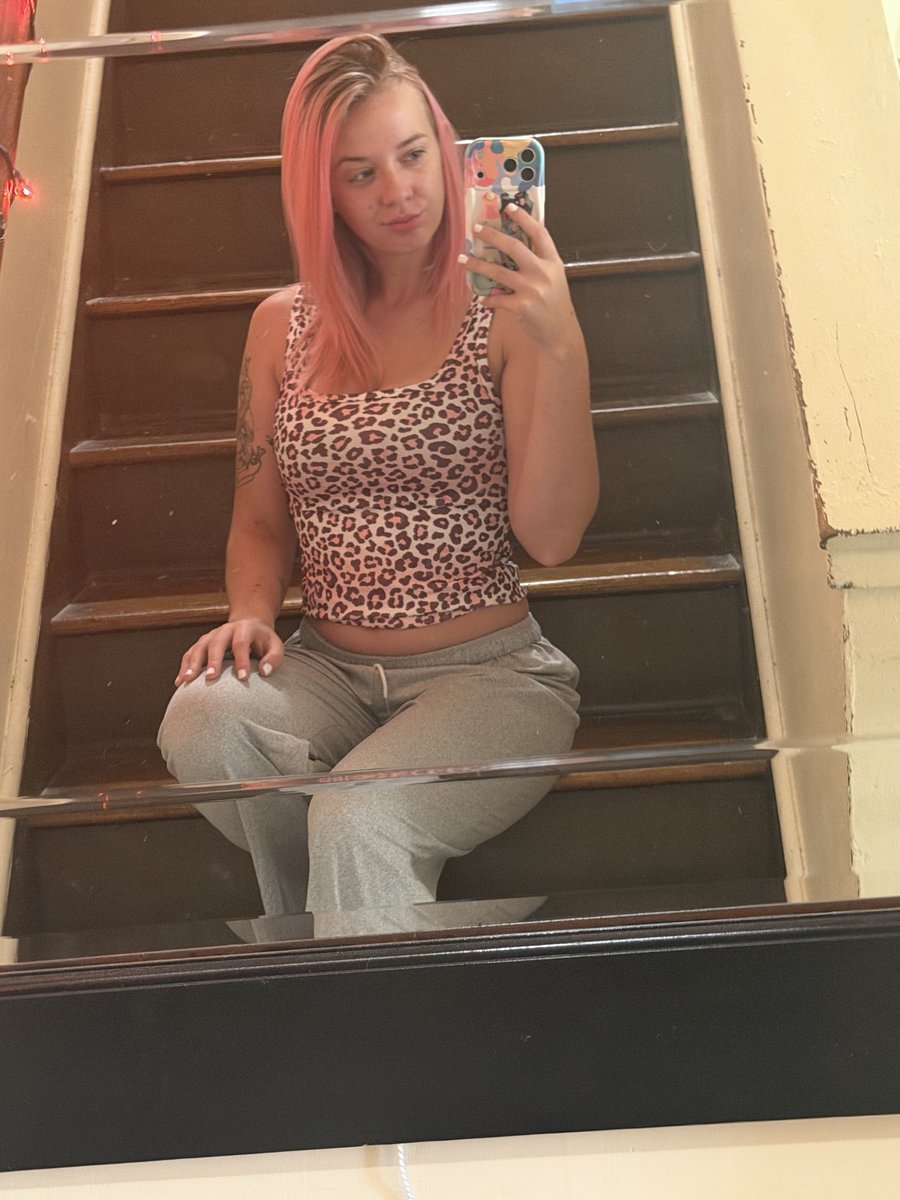 no_talkingggg's tweet photo. Okay yall. I deleted my whole life for a freakin man. So I’m back. And I’m not changing who I am anymore. Ever. Ever. Again. #Independent https://t.co/ZxUxA8PPIh