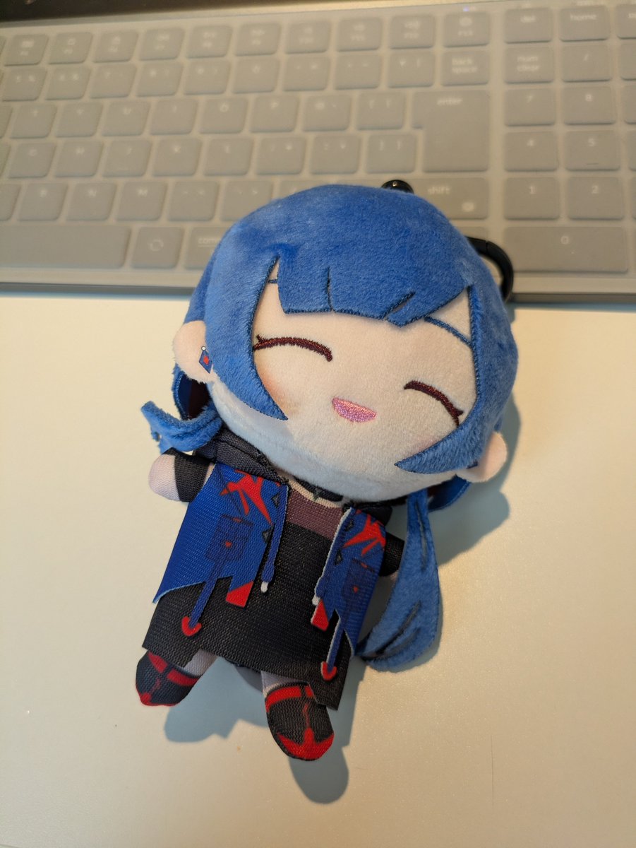 WaNTE_R's tweet photo. わが家にもスターポーズ理芽ぬい届いた〜！✨️
あすべまぬいと同じくらいのサイズ感！神椿関連のぬいも増えてきたな https://t.co/Nuq4FUtqFb
