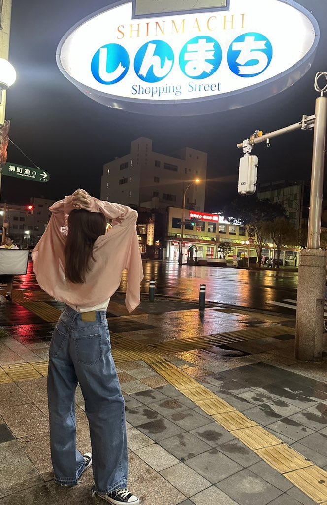 haruna_staff's tweet photo. 映画「ママがもうこの世界にいなくても　私の命の日記」
青森ロケのオフショットです📸

リハーサル中はレインコートを着用していました！(2枚目の写真)
いい表情ですね😟

映画を観てくださった皆さまの感想、スタッフも読ませていただいております！
ありがとうございます！

まだまだ、たくさんの方のもとへママせかが届きますように✨

@mamaseka_movie 

#ママがもうこの世界にいなくても 
#ママせか 
#ママせかを届けたい
