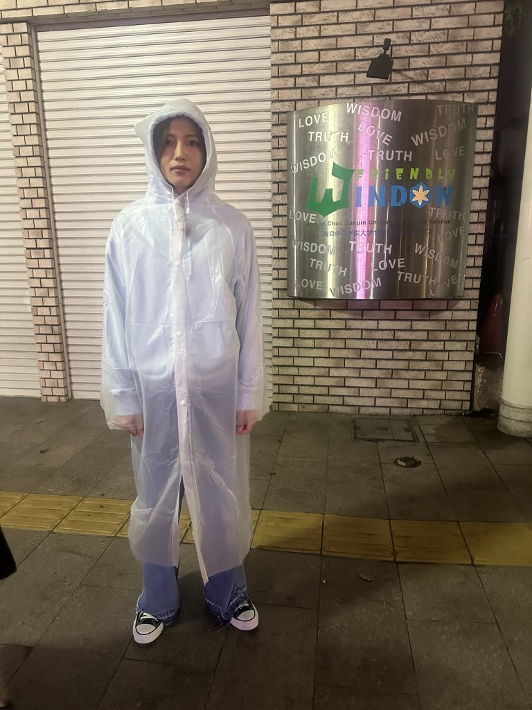 haruna_staff's tweet photo. 映画「ママがもうこの世界にいなくても　私の命の日記」
青森ロケのオフショットです📸

リハーサル中はレインコートを着用していました！(2枚目の写真)
いい表情ですね😟

映画を観てくださった皆さまの感想、スタッフも読ませていただいております！
ありがとうございます！

まだまだ、たくさんの方のもとへママせかが届きますように✨

@mamaseka_movie 

#ママがもうこの世界にいなくても 
#ママせか 
#ママせかを届けたい