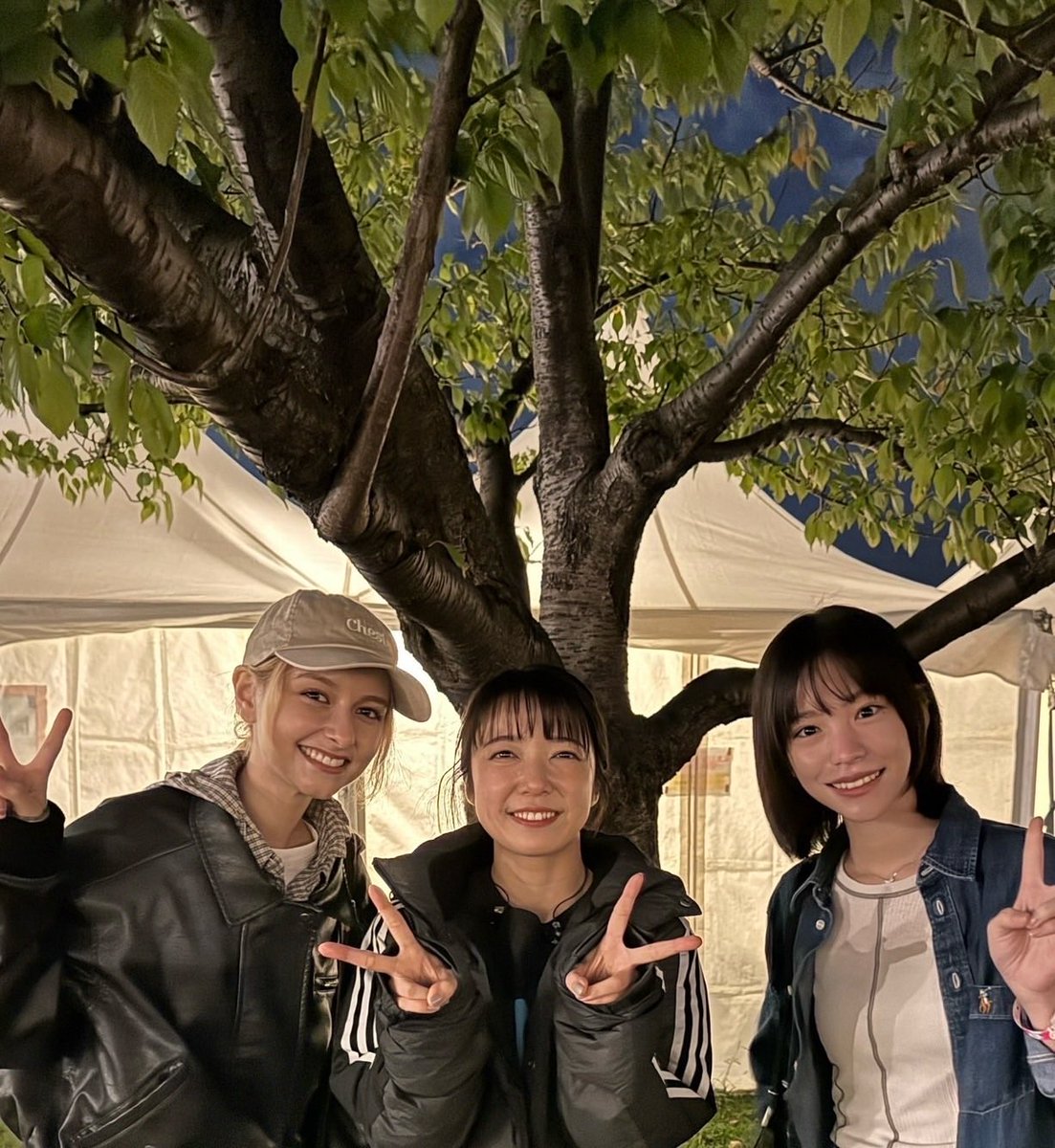 MSmone0522's tweet photo. やっぱり来てたんだね、、
泣ける😭

本当に素敵な絆

 #上白石萌音105
 #嵐莉菜
 #當真あみ
 #ちはやふるめぐり https://t.co/GponNi1dUG
