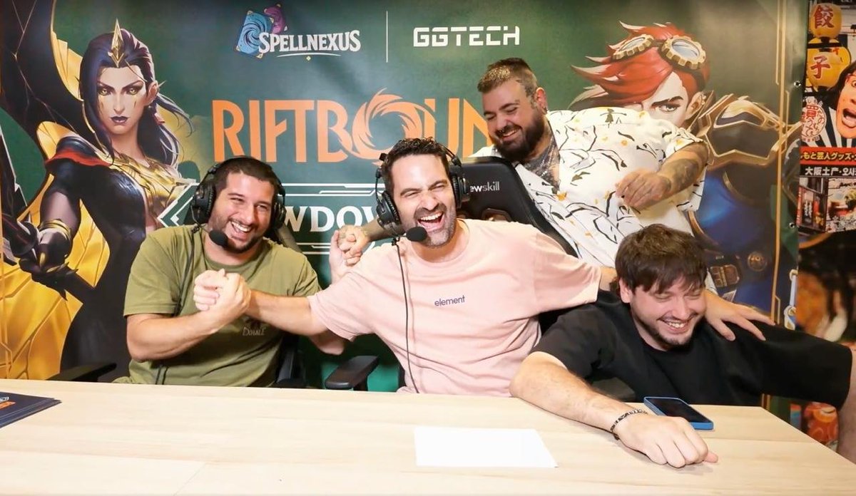 CharlyHels's tweet photo. Ayer llegue muerto a mi casa, pero el Showdown de Murcia de Spellnexus ha sido una bomba 😳

Después de meses de curro, dudas, planear y muchísimas horas detrás, puedo decirlo: Estoy muy, muy contento con el resultado final, ver tanto feedback positivo ilusiona (1/7) https://t.co/qmMe0MzrAL