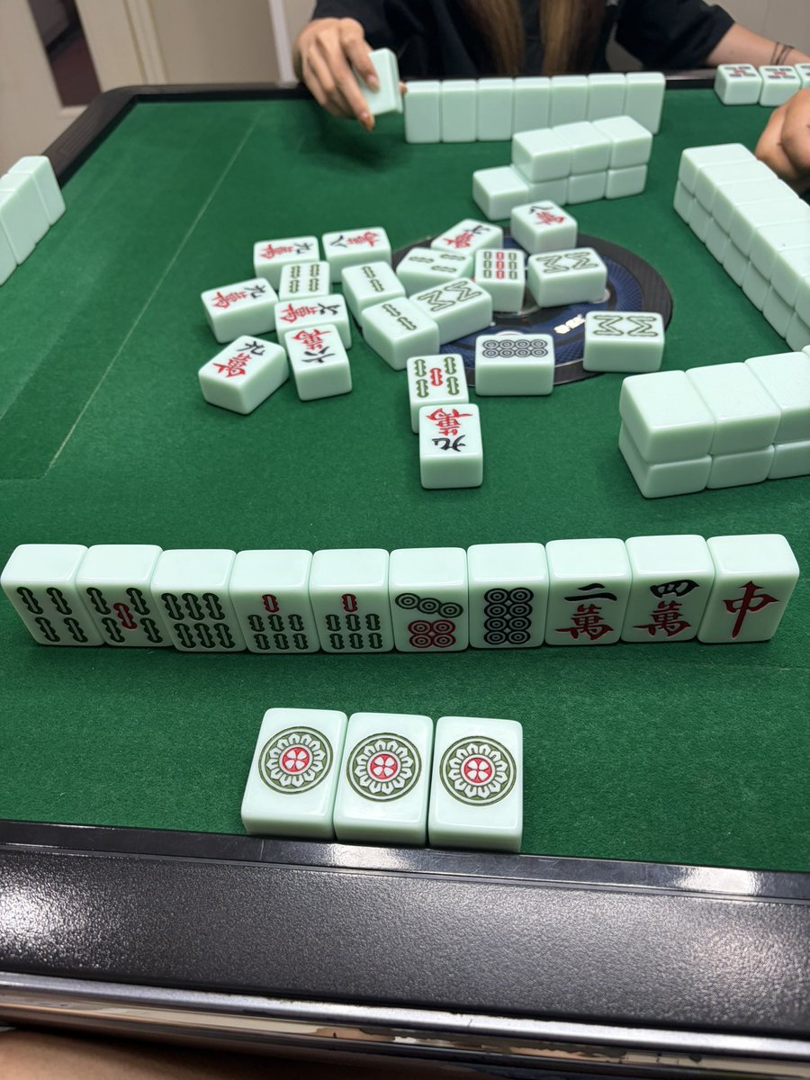 WoshiF5's tweet photo. 都来玩广东麻将 太好玩了😋 https://t.co/jyYZ89TygW