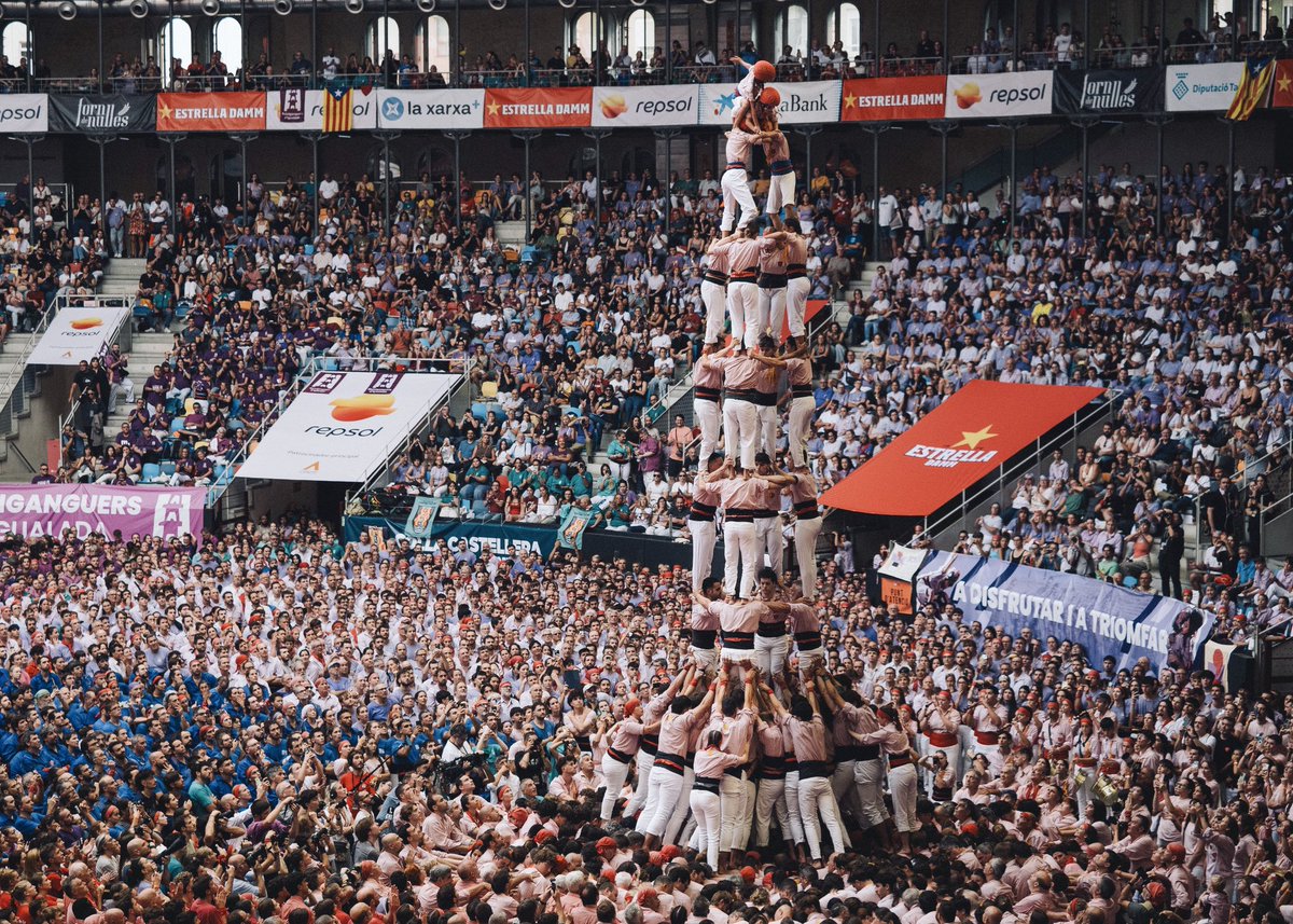 xiquetstgn's tweet photo. Gràcies a TOTES les persones que heu fet possible arribar fins aquí. A les que heu assajat, patit, cridat, confiat i estat al nostre costat SEMPRE. 

Ens quedem amb el que hem construït, que no és pas poc!
Amb ganes de continuar edificant, bastint i preparant el país del matalàs! https://t.co/krLkVnpYrw